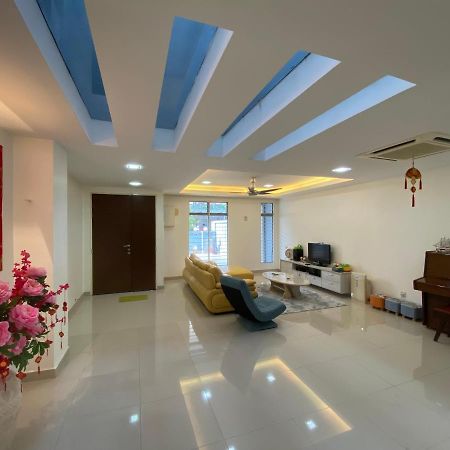 Entire Residential Home•Jia Residences Bkt Serdang沙登温暖的家 Сері-Кембанган Екстер'єр фото