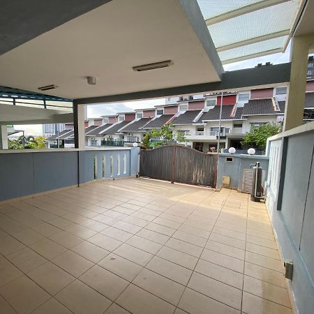 Entire Residential Home•Jia Residences Bkt Serdang沙登温暖的家 Сері-Кембанган Екстер'єр фото
