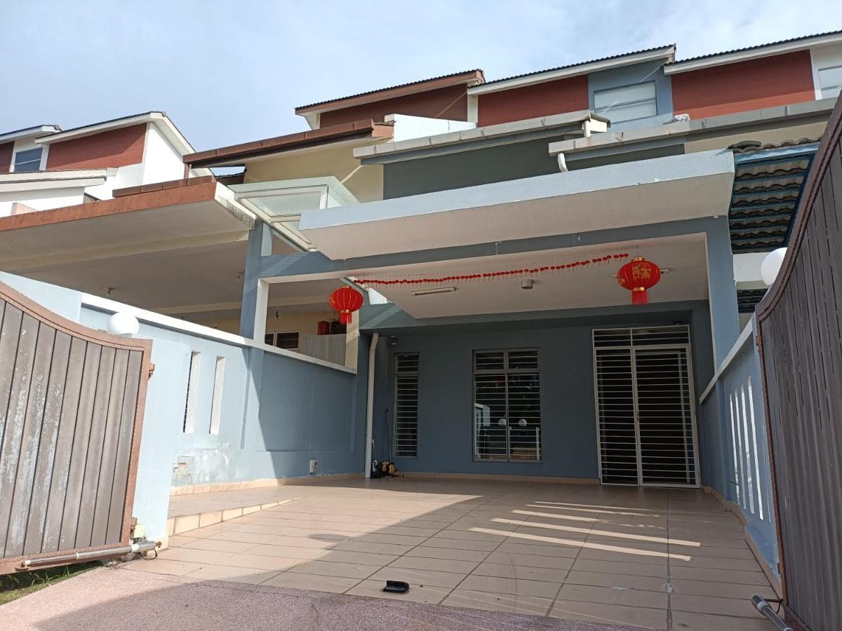 Entire Residential Home•Jia Residences Bkt Serdang沙登温暖的家 Сері-Кембанган Екстер'єр фото