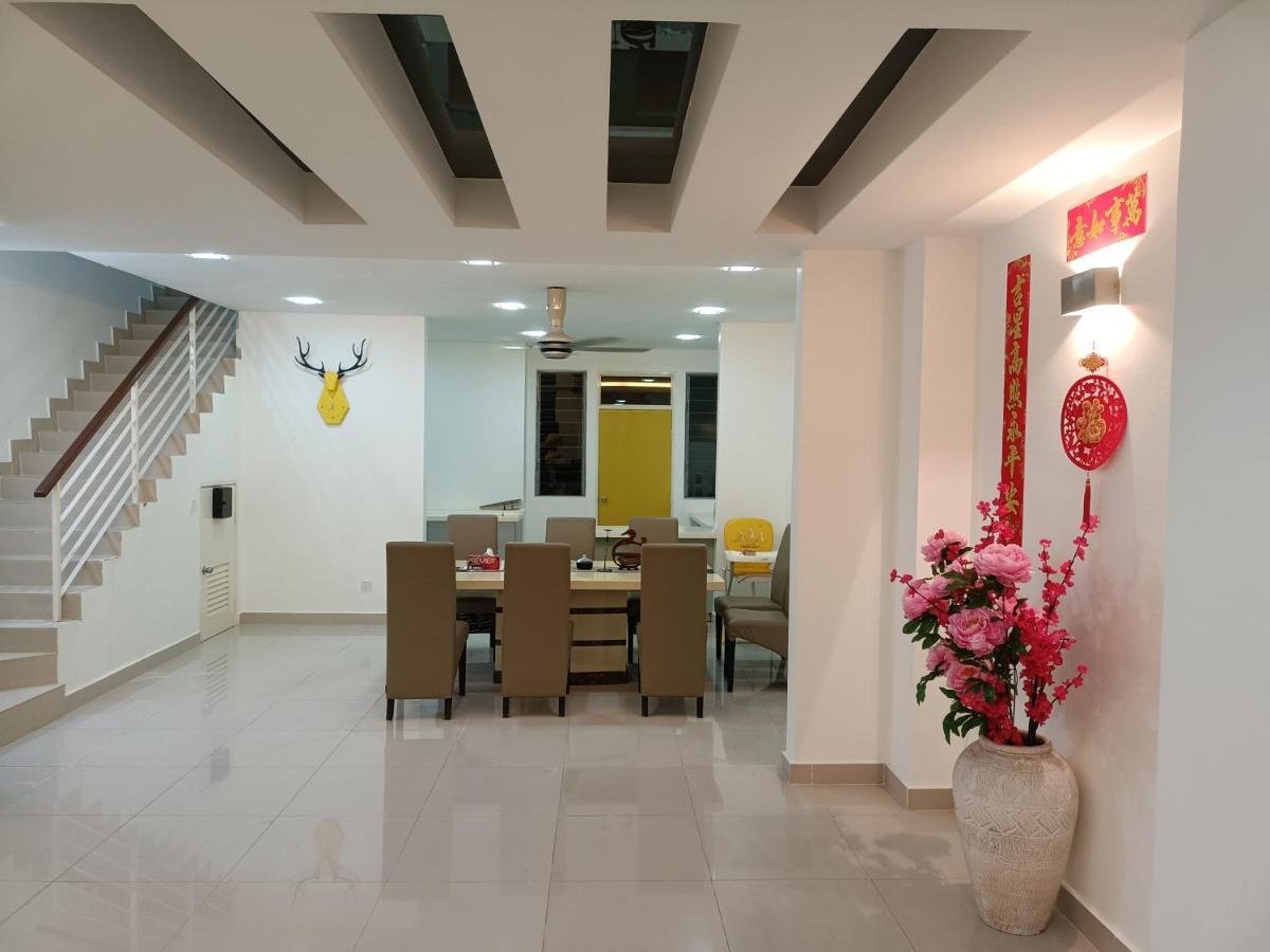 Entire Residential Home•Jia Residences Bkt Serdang沙登温暖的家 Сері-Кембанган Екстер'єр фото